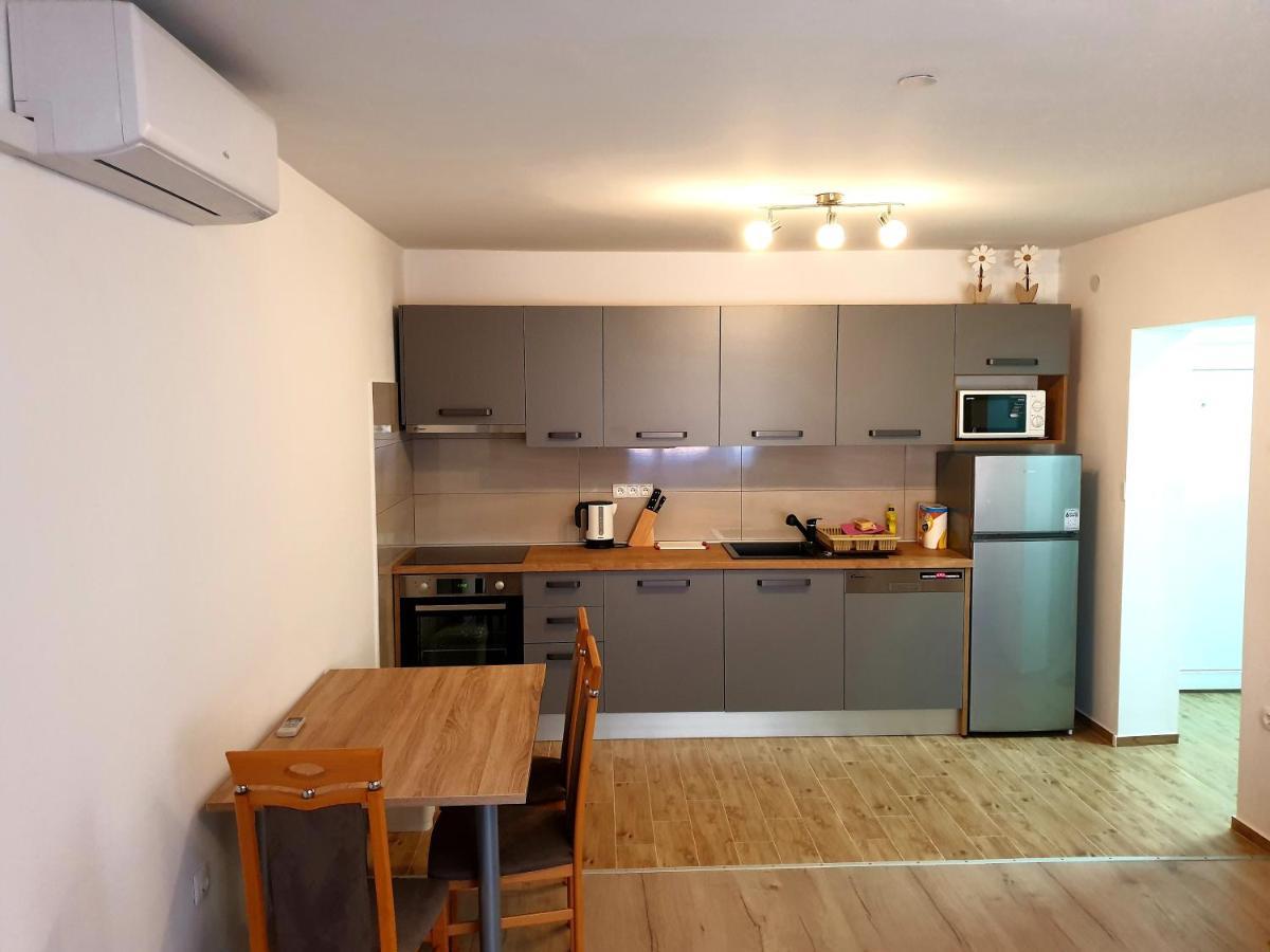 PUY Apartment Mon Cheri-Located In A Quiet Neighbourhood Near Beaches Free Parking מראה חיצוני תמונה